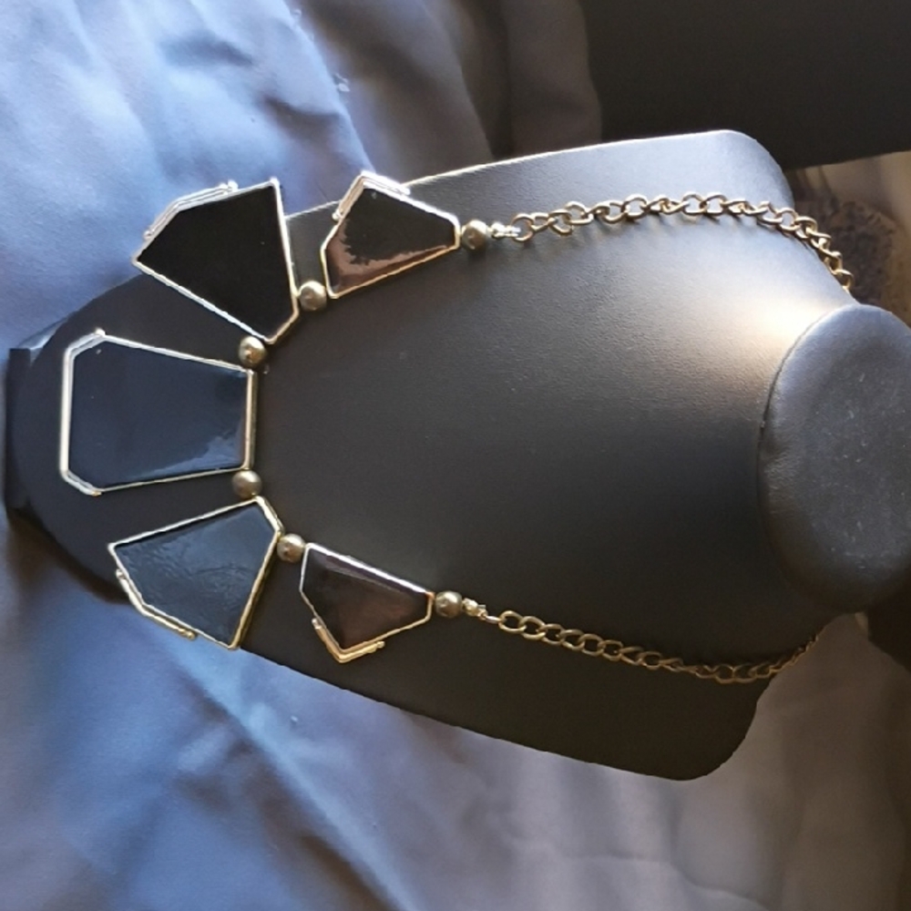 Elegant Black Geometric Necklace